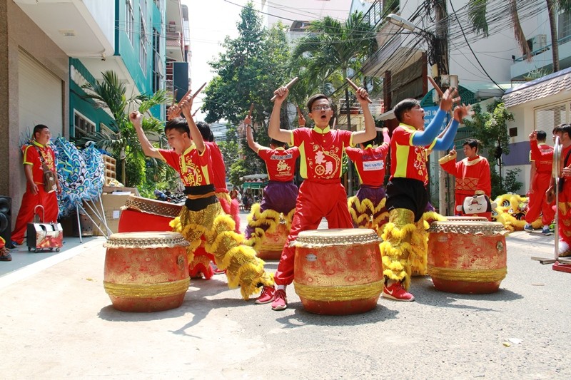 Người Sài Gòn múa lân, rồng cầu tài lộc đầu năm mới - ảnh 4